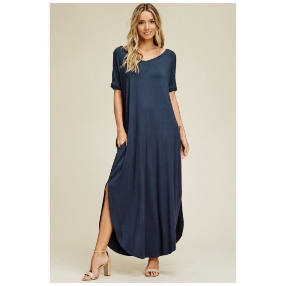 NWT Annabelle Maxi Dress Size Medium Short Sleeve Curved Hem Navy Blue